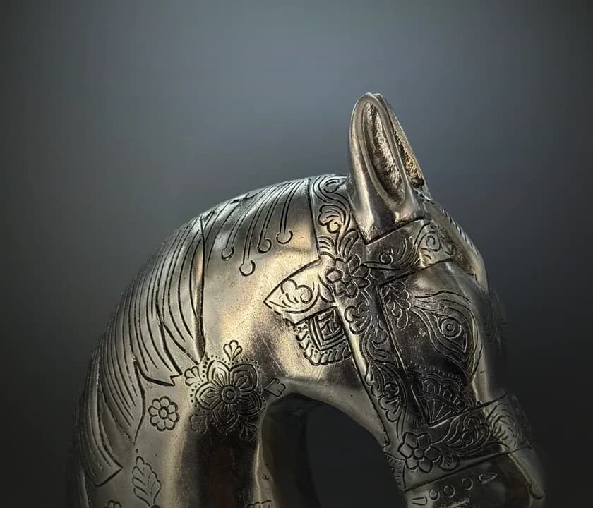 Maharani Horse — a silver-plated horse head with engraved floral detail, handcrafted by Nazarana Silver